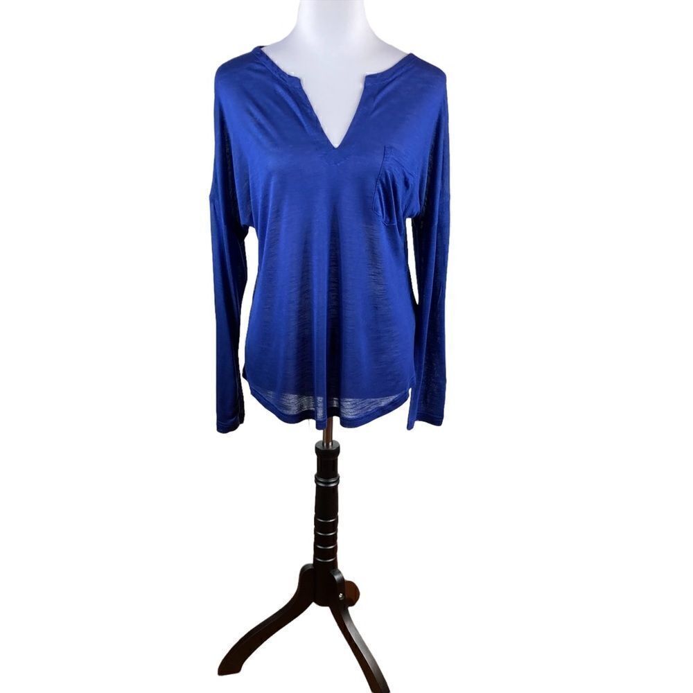 🆕 Buckhead Betties Navy Amari Long Sleeve V-Neck Top, Size M, NWT‎